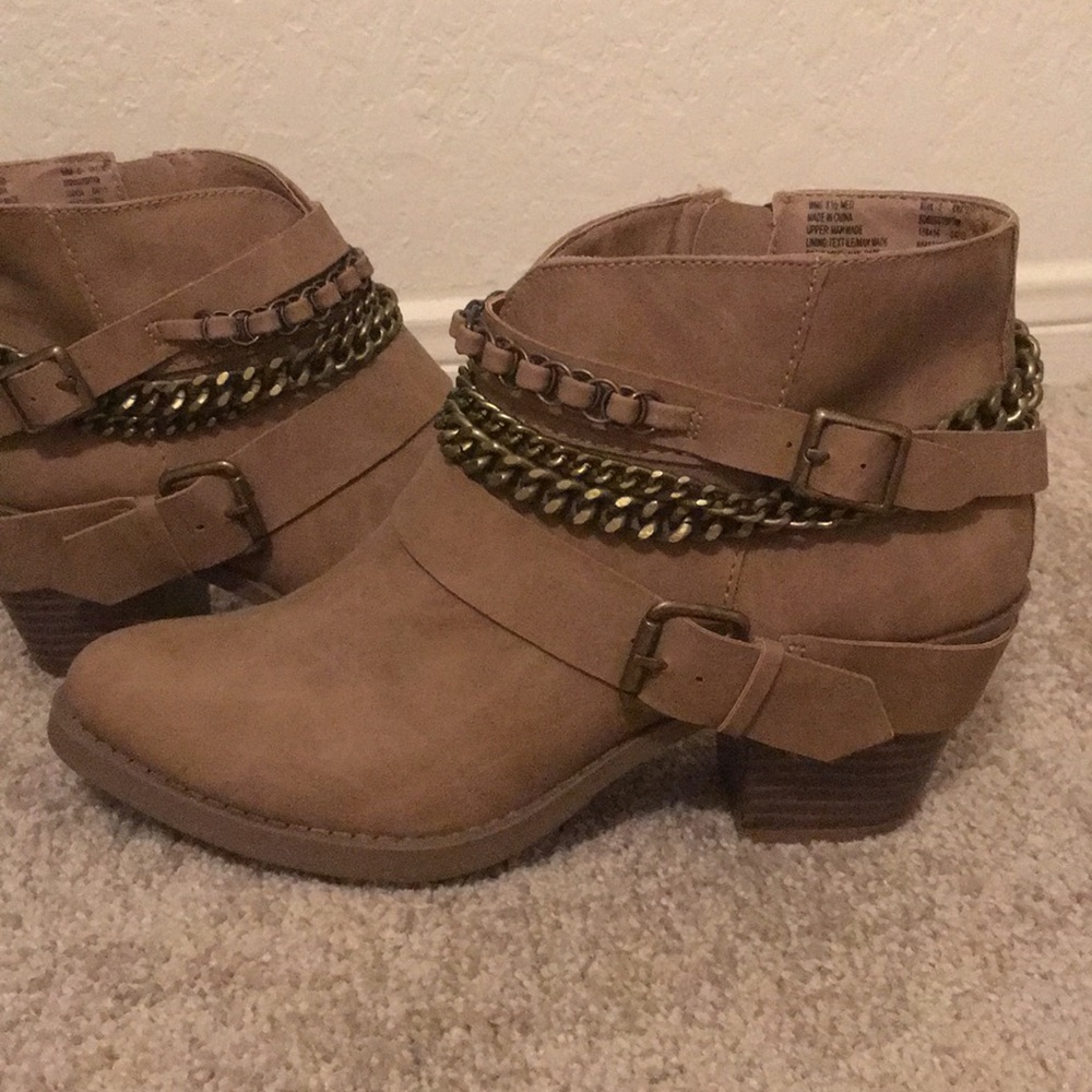 light brown/tan booties - candies brand